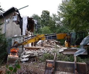 Rozbiórka domu przy Grębałowskiej w Warszawie