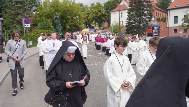 Boże Ciało 2025. Tysiące osób uczestniczyło w olsztyńskich procesjach