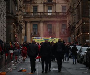 Liverpool: Samochód wjechał w tłum kibiców! Są ranni, w tym dzieci. Wstrząsające nagranie