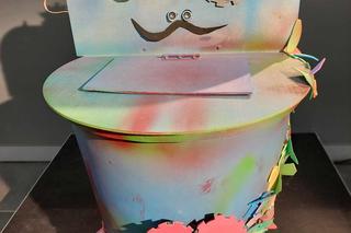 W bydgoskim Teatrze Kameralnym powstały innowacyjne wynalazki. Śmietnik sam się otwiera, panele podążają za światłem 