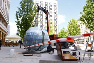 Jajo na placu Pięciu Rogów