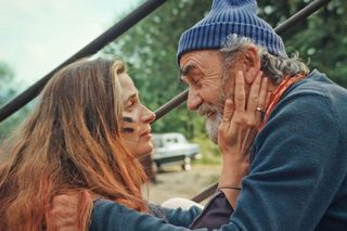 Dziadku, wiejemy!: Rodzinne więzi na ekranie i na planie. Jan Peszek zagrał u boku swojego syna!