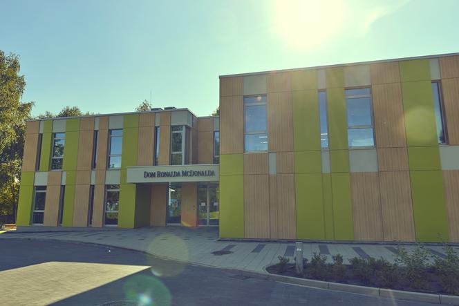 Dom Ronalda McDonalda przy szpitalu w Prokocimiu już otwarty. To pierwszy taki obiekt w Polsce! [GALERIA ZDJĘĆ, AUDIO]