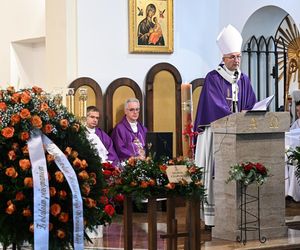   Pogrzeb Anatola Czaplickiego. Arcybiskup Galbas: pamięć o tym koszmarze długo nie przeminie