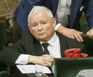 Kaczyński ruga lekarzy: Pogoń za pieniądzem w tym środowisku jest przesadna