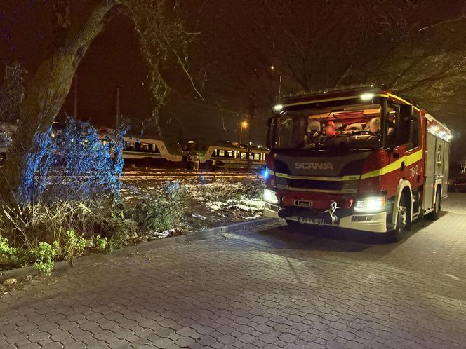 Śmiertelne potrącenie przez pociąg w Warszawie. Pieszy wtargnął pod rozpędzony skład. Zginął na miejscu