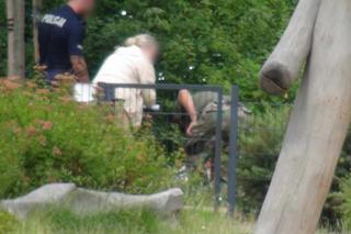 Dzieci bawiły się obok zwłok. Ciało młodego mężczyzny leżało przy placu zabaw