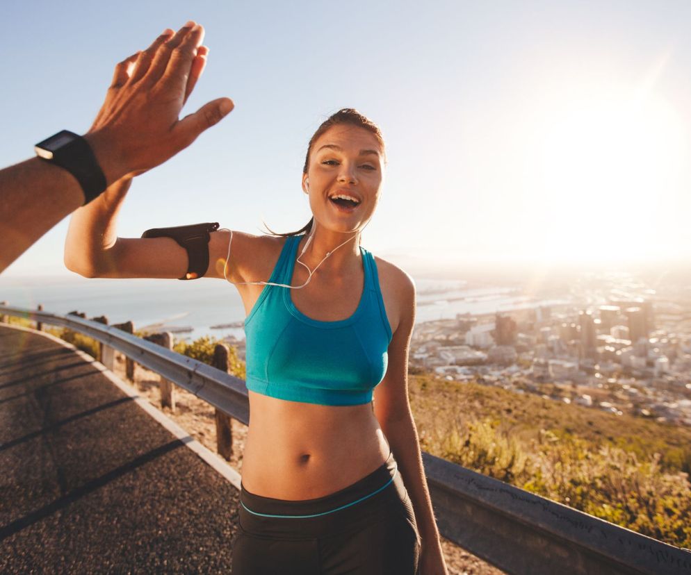 Podczas biegania oddychaj i nosem, i ustami. Dzięki temu dostarczysz mięśniom więcej tlenu.