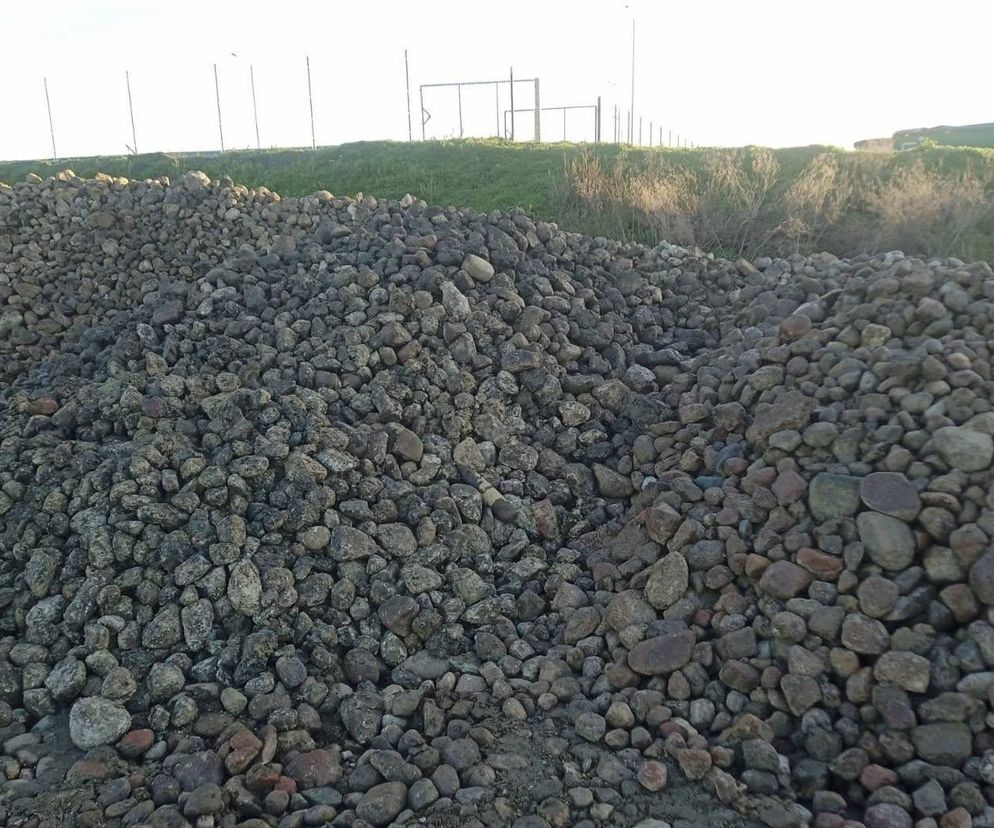 Niebezpieczny przedmiot w burakach