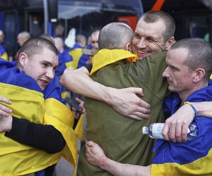 Kilkuset Ukraińców wraca do domu! Koniec dramatu jeńców. Zełenski komentuje