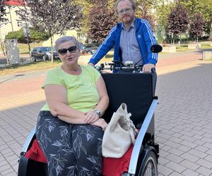 Nowatorski projekt w Świdniku. Seniorzy jeżdżą rikszą po mieście