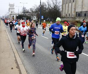 Bieg na Piątkę 2024, Warszawa - zdjęcia. Biegłeś? Szukaj się w galerii!