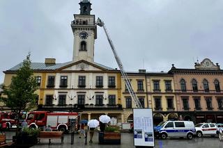 Pożar ratusza w Cieszynie! Budynek ewakuowany. Zapaliła się skrzynka elektryczna na wieży [ZDJĘCIA].