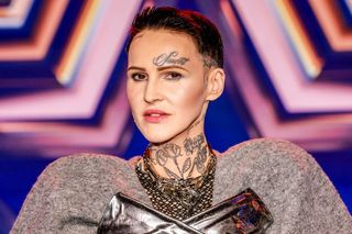 Chylińska nawet w deszczu nie przerwała show. Chwyciła za mopa i… Nagranie podbija sieć!