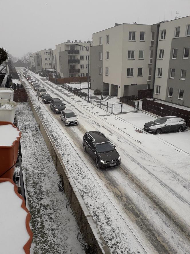 Zamieć śnieżna paraliżuje Warszawę