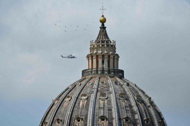 Snajperzy na dachach w Watykanie. "Nadzwyczajne środki"
