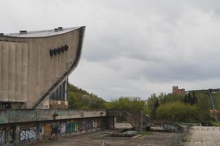 Brutalistyczna Hala sportowa w Wilnie - zdjęcia. Czy ma szansę uciec przed rozbiórką?