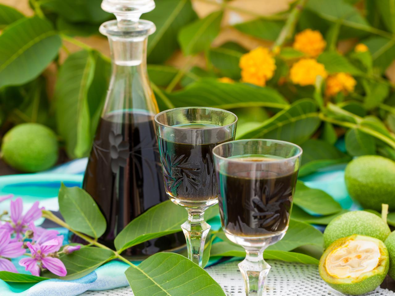 Wytrawna nalewka z orzechów włoskich