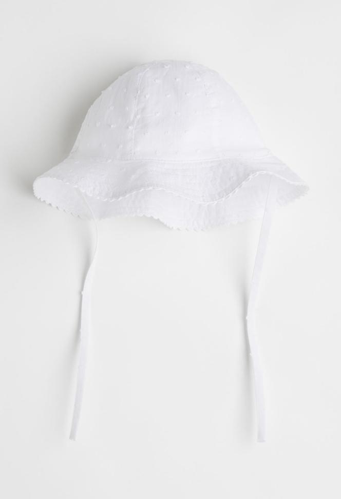 Biały kapelusz przeciwsłoneczny H&M 22,99 zł