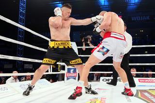 Artur Binkowski na zdjęciu z Russellem Crowem