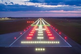 Międzynarodowy Port Lotniczy Katowice w Pyrzowicach ma drogę startową o długości 3200 m