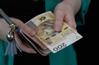 Rodzice z Ukrainy muszą spełnić nowy warunek, aby dostać 800 plus. Zmienia się też termin wypłaty