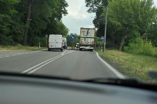 Samochód ciężarowy zmiótł 15-latka z przejścia dla pieszych. Dziecko trafiło do szpitala