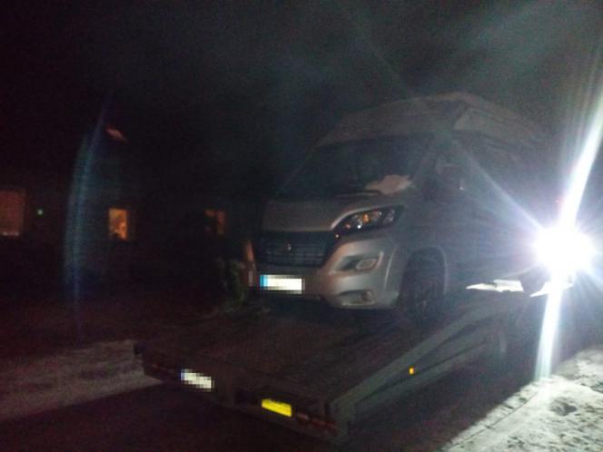 Policjanci odzyskali 6 kradzionych samochodów i motocykl, 2 osoby usłyszały zarzuty
