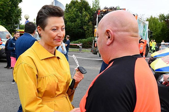 14 nowych ambulansów wyjechało na ulice miast w regionie. Każda warta jest ponad milion