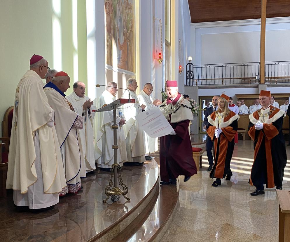 Kardynał Dziwisz honorowym profesorem KUL