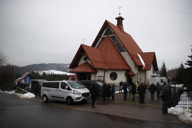 Pogrzeb ks. Isakowicza-Zaleskiego. Tak żegnają zmarłego kapłana