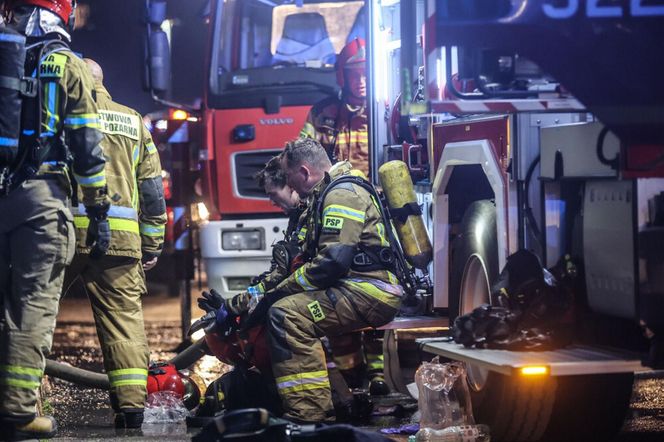 14-latka zginęła w pożarze bloku w Rzeszowie! Poszkodowanych zostało wiele osób [ZDJĘCIA, AKTUALIZACJA]