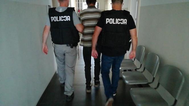 Rozbój o poranku w centrum Torunia. Policja błyskawicznie dopadła sprawców