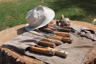 Z drewna robią cuda. Tak rzeźbiarze pracują w podlaskich lasach [ZDJĘCIA]