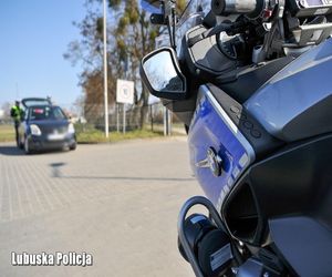 Potrącił policjanta i uciekł. Trwają poszukiwania motocyklisty