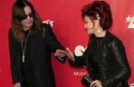Miłość, która przetrwała piekło. Historia Ozzy’ego i Sharon Osbourne – toksyczna, szalona i prawdziwa