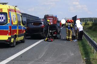Wypadek na A4. Siedem osób poszkodowanych po zderzeniu osobówki z kamperem. Poważne utrudnienia