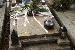 Tak wygląda grób Roberta Smoktunowicza miesiąc od śmierci 