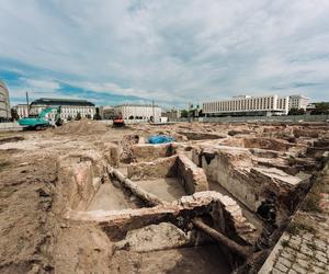 Niezwykłe znaleziska pod Pałacem Saskim. To znaleźli archeolodzy