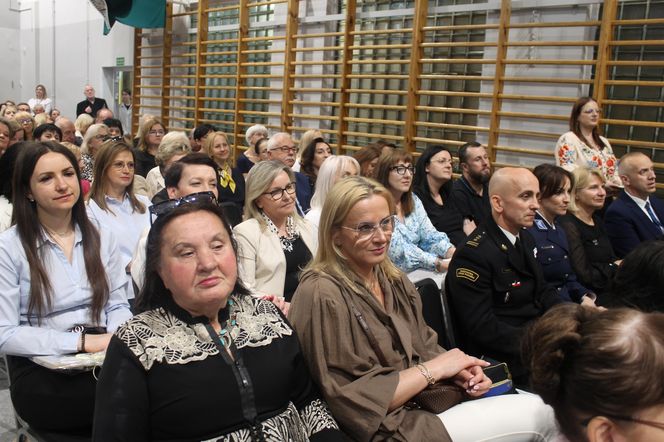 Jubileusz 40-lecia połączony był ze świętem szkoły, ponieważ obchodzi ona również 28. rocznicę nadania imienia.