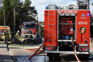 Truskaw. Auto stanęło w ogniu, kierowca się palił