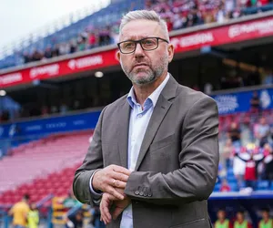 Okropna wpadka Jerzego Brzęczka na wizji TVP! Tego nikt miał nie usłyszeć. Wulgaryzmy wybrzmiały w wielu domach