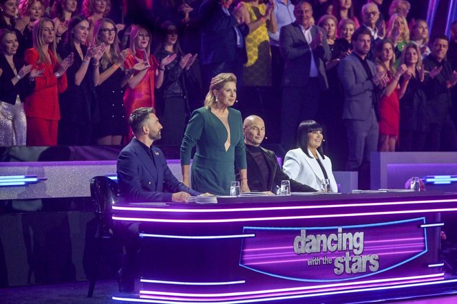 Ewa Kasprzyk z dekoltem do pępka. Tak pokazała się w programie na żywo!