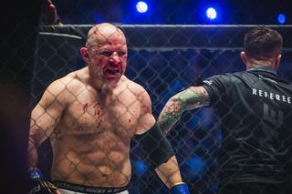 Kim jest Jacek Murański? Sylwetka aktora i freak-fightera. Stracił syna, ikoniczne „kudemą”, konflikty w sieci 