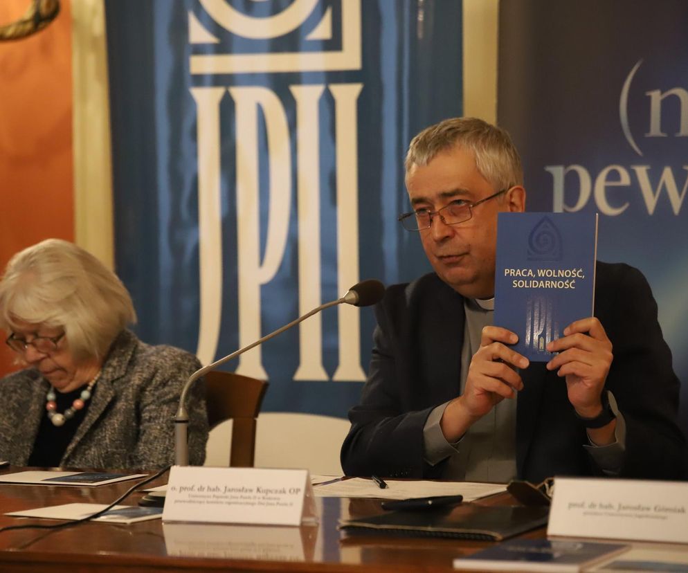 Konferencja prasowa przed XX Dniami Jana Pawła II w Sali Okna Papieskiego w Pałacu Arcybiskupów Krakowskich