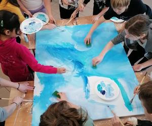 W ramach akcji Malujemy sercem uczniowie SSP STO w Siedlcach stworzyli 11 prac plastycznych