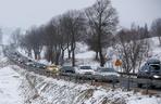 Święta pod Tatrami. Korki na zakopiance, trzeci stopień zagrożenia lawinowego, wcześniejsza rezerwacja parkingów