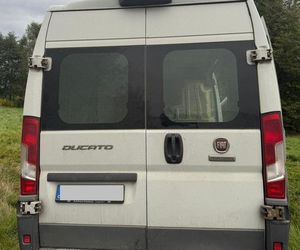 Policyjny pościg jak z filmu na Dolnym Śląsku. Padły strzały, próbował rozjechać policjanta