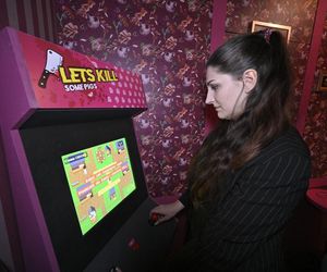 Reporterzy Super Expressu zamienili się w świnie. To pierwsze takie miejsce w Polsce. Nietypowy escape room w Warszawie