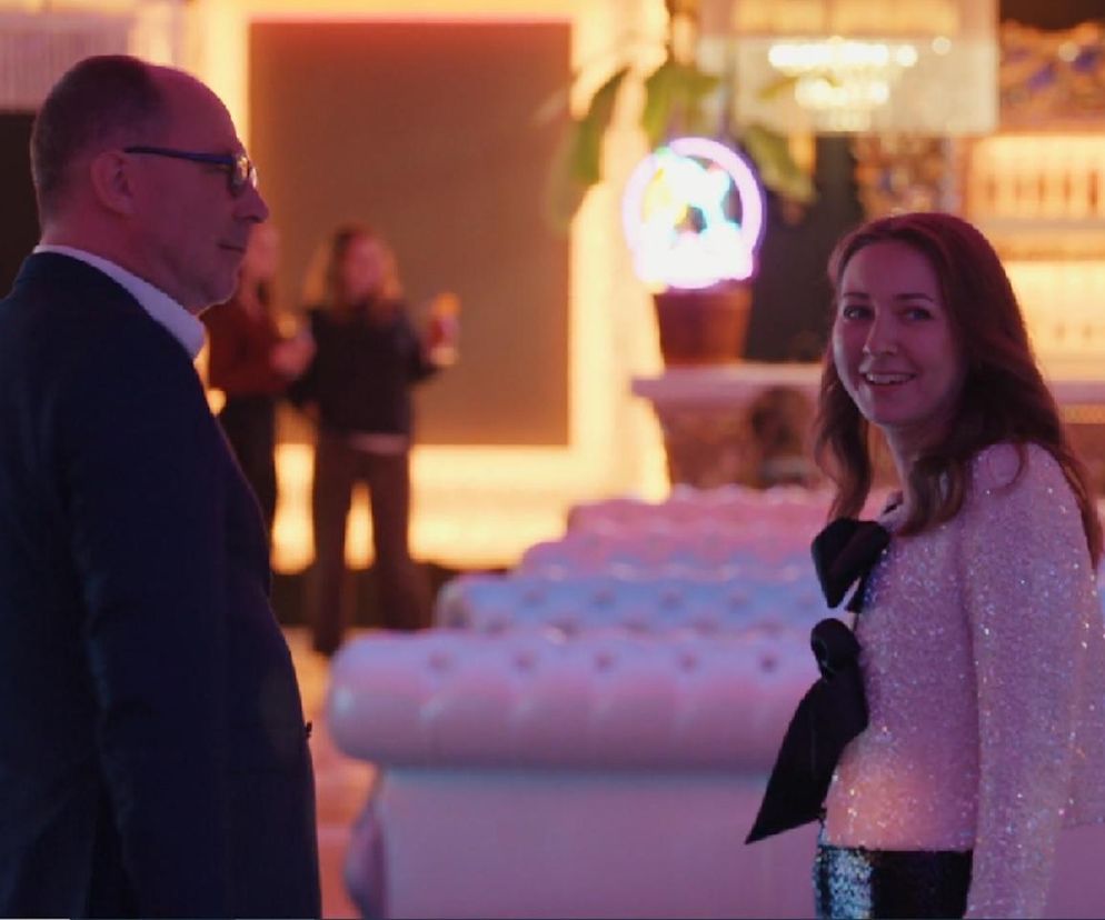 Barwy szczęścia, odcinek 3144. Marek (Marcin Perchuć), aktorka (Anna Chorostecka)